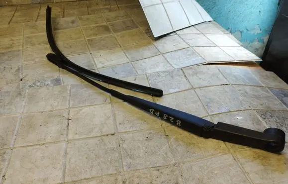 Citroen C4 I Picasso Windshield/front glass wiper blade 9686640480