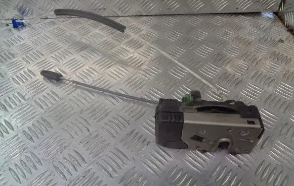 Opel Zafira A Front door lock