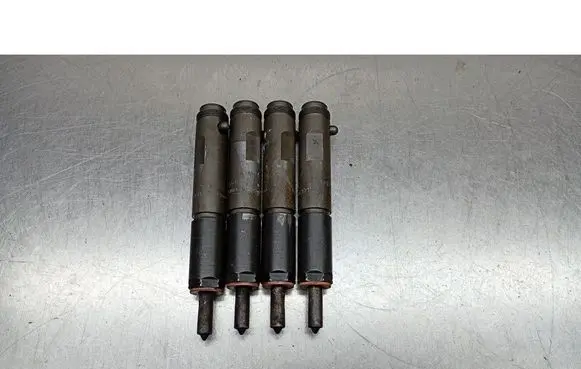 Opel Vectra B Fuel injector 90501560