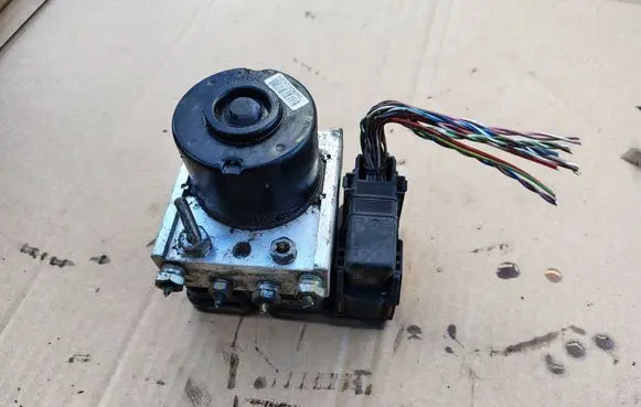 Ford Transit - Tourneo Connect ABS Pump 6S43-2M110-AA