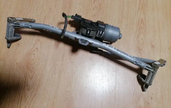 Audi A3 S3 8L Front wiper linkage and motor 1J0955325A 0390241502 1J1955113B
