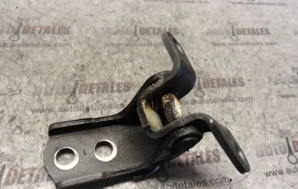 Toyota Avensis T250 Front door upper hinge
