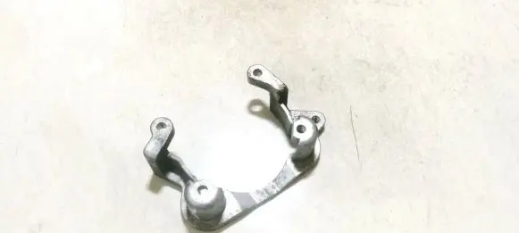 BMW 5 E39 Engine mounting bracket