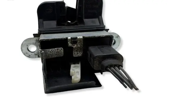 Volkswagen PASSAT B6 Tailgate/trunk/boot lock/catch/latch 150K50 110948