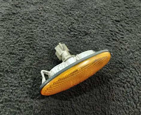 Front fender indicator light