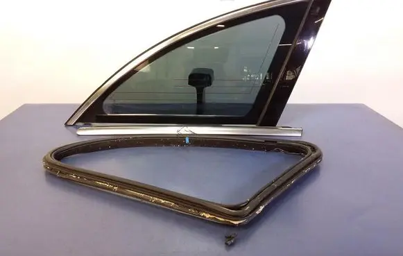 Mercedes-Benz R W251 Rear side window 