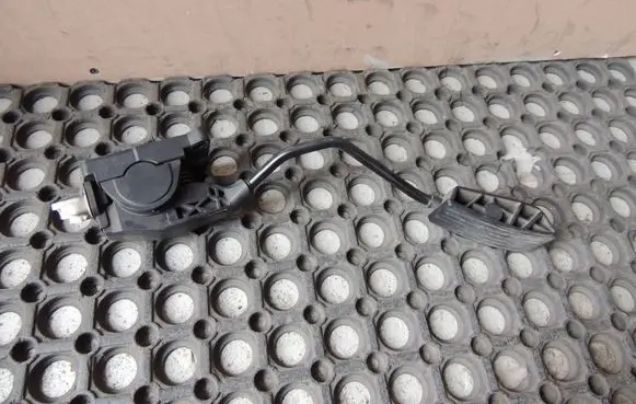Peugeot 407 Accelerator throttle pedal 9644939680 0230752241