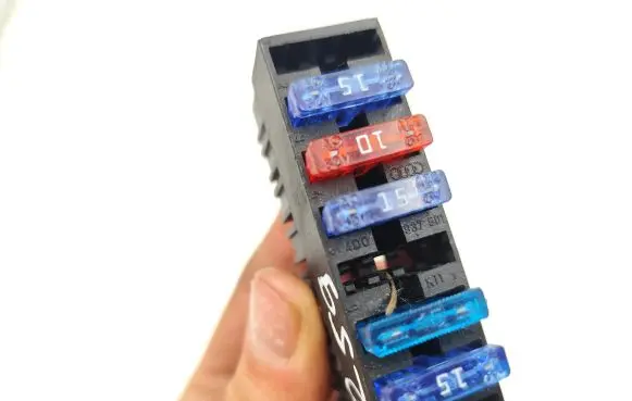 Audi A6 S6 C6 4F Fuse module 4D0937501
