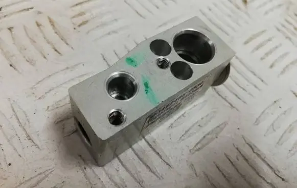 Dacia Sandero Air conditioning (A/C) expansion valve 4824650830 5E03