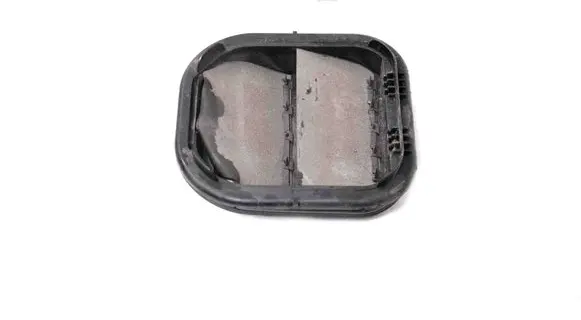 Quarter panel pressure vent