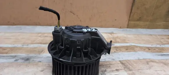Ford Fiesta Heater fan/blower VP8E2H18456AA 3137231000