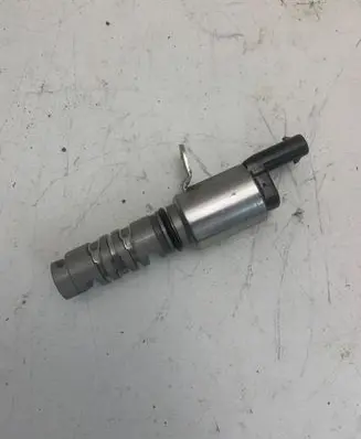 Volkswagen Golf VII Camshaft vanos timing valve 04E906455D