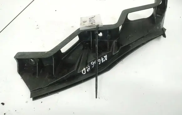 Volkswagen PASSAT B6 Front bumper mounting bracket 3C0807890