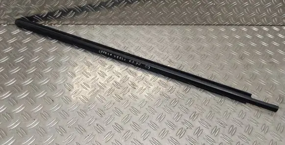 Toyota Corolla Verso E121 Front door glass trim molding