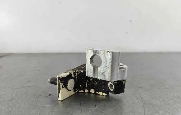 Mercedes-Benz CLA C118 X118 Front door lower hinge A1777209505