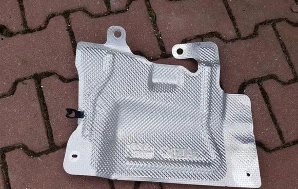 Renault Master III Exhaust heat shield 747612090R