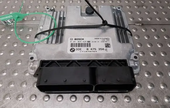 BMW 1 F20 F21 Engine control unit/module ECU S26383390 0281035428 8475350