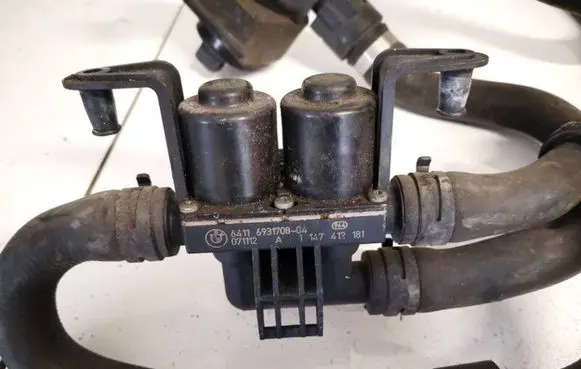 BMW 5 E60 E61 Coolant heater control valve 64116931708 64116931708-04