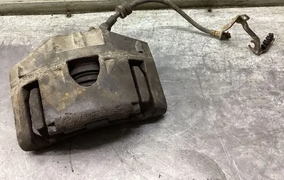 Volvo XC90 Front brake caliper 30636354
