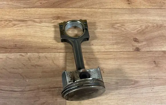 Ford Mondeo Mk III Piston with connecting rod