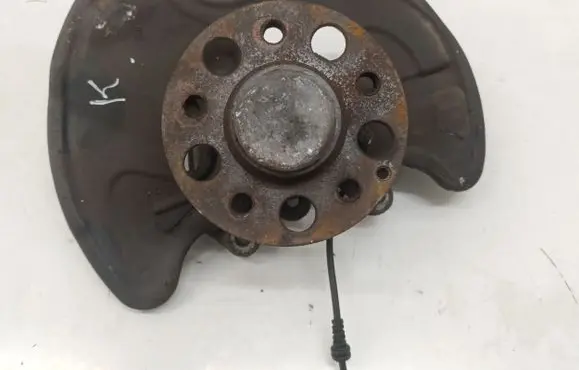 Mercedes-Benz E C207 W207 Front wheel hub