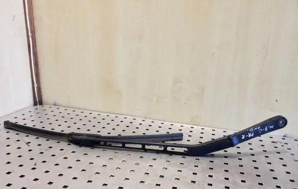 Mercedes-Benz C W203 Front wiper blade arm A2038202644