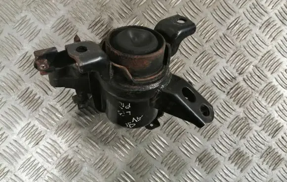 Toyota Avensis T270 Engine mount bracket 123050R030