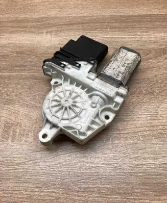 Volkswagen Golf IV Rear door window regulator motor 1J4959811C