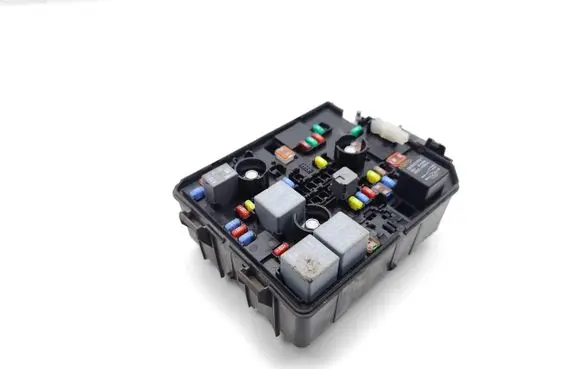 Opel Corsa E Fuse module 39068005