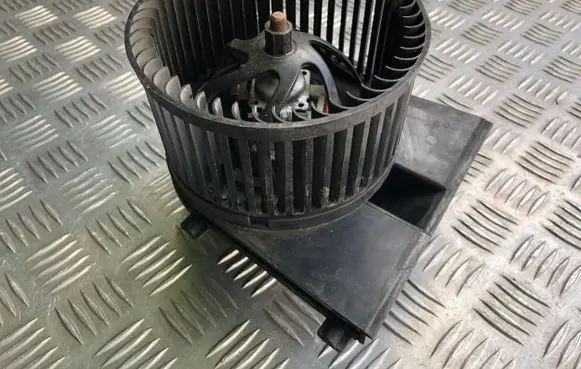Volkswagen Golf IV Heater fan/blower 1J1819021A