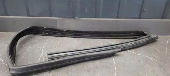 Peugeot 607 Front door glass trim molding 