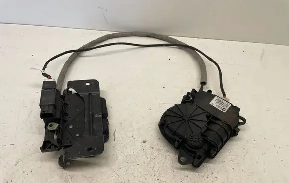 BMW 5 F10 F11 Loading door lock 912935107 16367210