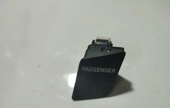 Passenger airbag on/off switch