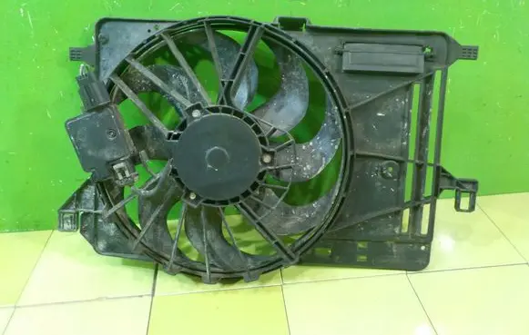 Ford Focus Fan set 8V618C607ED XP149