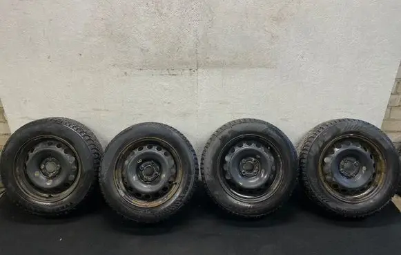 Renault Clio IV R15 steel rim 