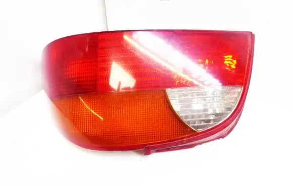 Toyota Avensis T220 Rear/tail lights