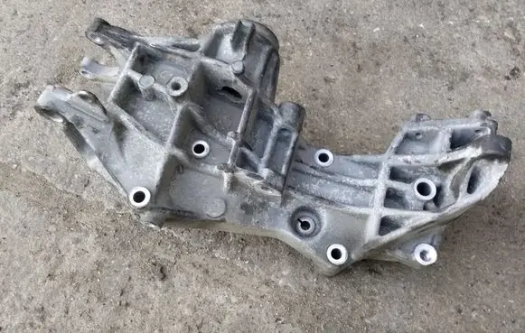 Audi A4 S4 B5 8D A/C compressor mount bracket 