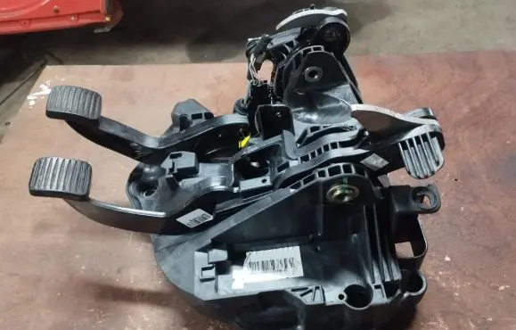 Jeep Renegade Brake pedal 2583341030