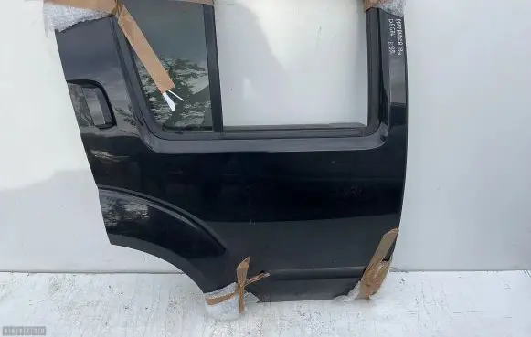 Nissan Pathfinder R52 Front door