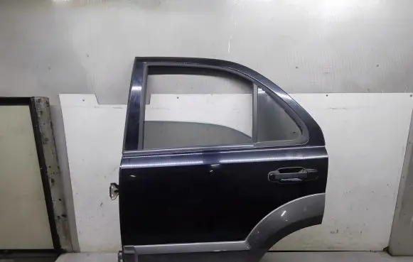KIA Sorento Rear door