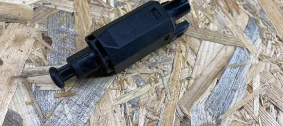 Volkswagen PASSAT B4 Brake pedal sensor switch 191945515