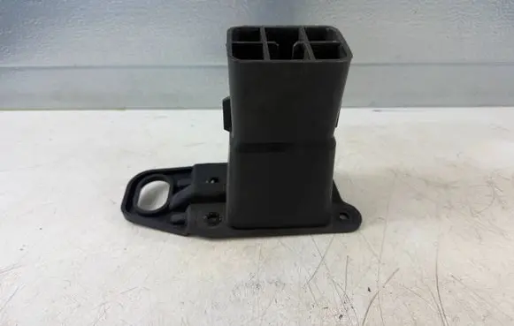 Front bumper mounting bracket