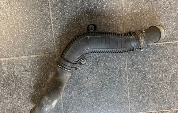 Volkswagen Golf VI Intercooler hose/pipe 1K0145840R
