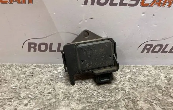 Volkswagen PASSAT B4 Air pressure sensor 0261230008 3A0906051