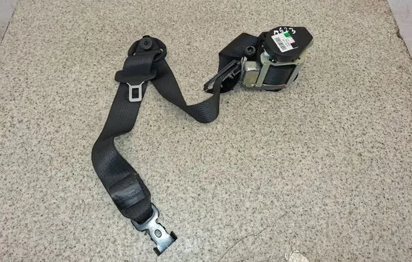 Opel Zafira C Front seatbelt 13392991 618835000 13394802