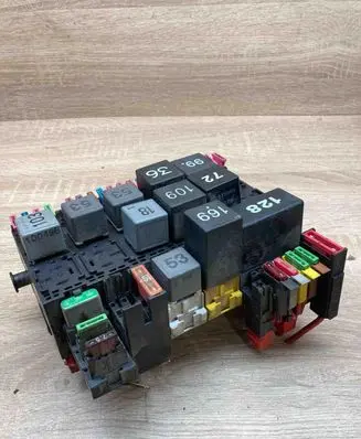 Volkswagen Sharan Fuse module 7M0937025D 95VW14A073DC 357937039