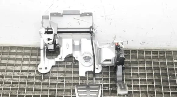 Audi A5 8T 8F Pedal assembly 8K2721117