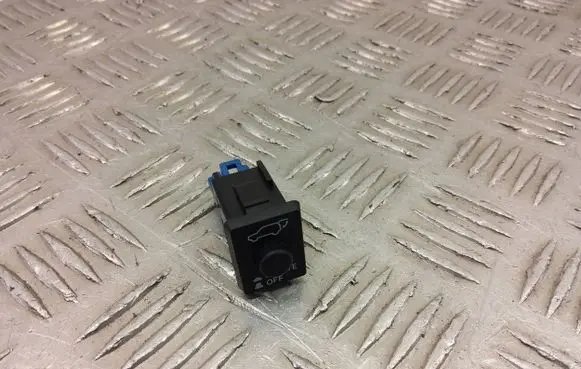 Mitsubishi Outlander Tailgate opening switch 15A257