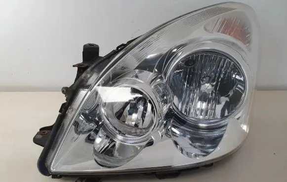 Toyota Corolla Verso AR10 Headlight/headlamp 0821211M8L