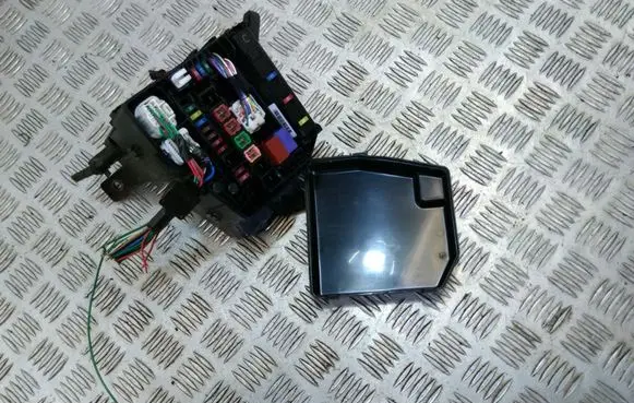Toyota Yaris Fuse module 7178ROA2